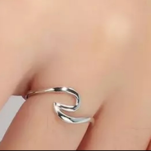 925 Sterling Silver Wave Ring Size 6 Women's Jewelry - Picture 4 of 6
